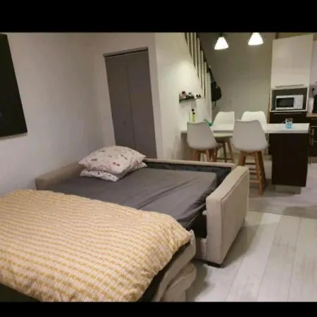 Petite Maison Pleine De Charme * 보비니