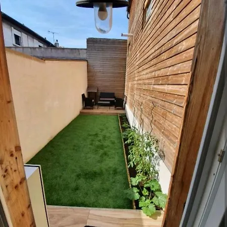 홈스테이 Petite Maison Pleine De Charme 보비니
