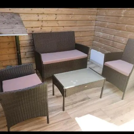 Petite Maison Pleine De Charme 보비니